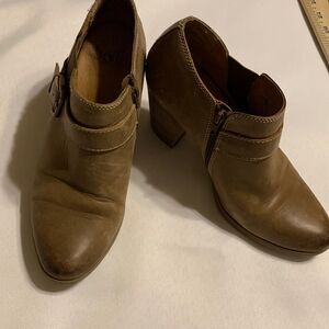 Sofft size 8 Shooties leather upper sock